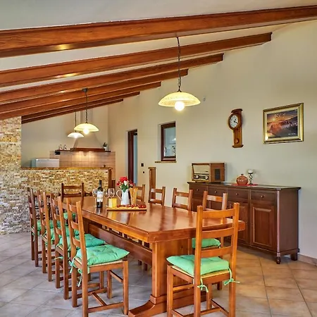 Holiday House Mikela, - Pazin * Heki